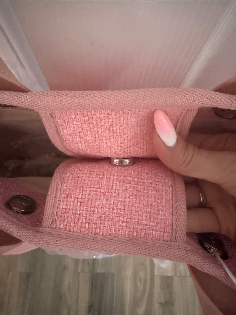 NWT Pink Tweed Pearl-Logo Tote Bag - Picture 7 of 10